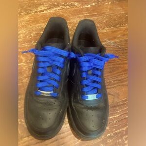 Only worn once black nice Air Forces womans 7 men’s 5.5